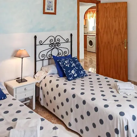2 Bedroom Awesome In Holiday home *