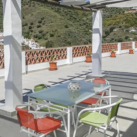 2 Bedroom Awesome In Holiday home