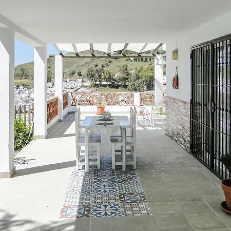 2 Bedroom Awesome In Holiday home *